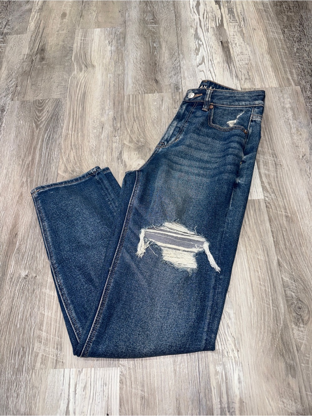 Women’s American Eagle mom straight jeans size 2 long